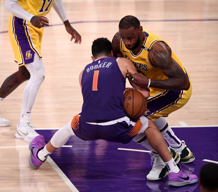 包含里程碑夜菲尼克斯太阳绝杀压哨；欧超杯赛前刷纪录；气氛紧张；球探报告显示潜力的词条-开云kaiyun通用网址